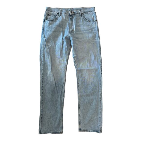 Wrangler Men’s 36x34 Relaxed Fit Straight Leg Jeans Light Wash Denim Cotton USA - Picture 5 of 12